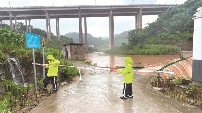 暴雨冲损便民桥 (配图)(分离图)c09(206501)-20230626090817.jpg